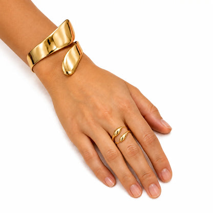 Twisted Flow hand Cuff